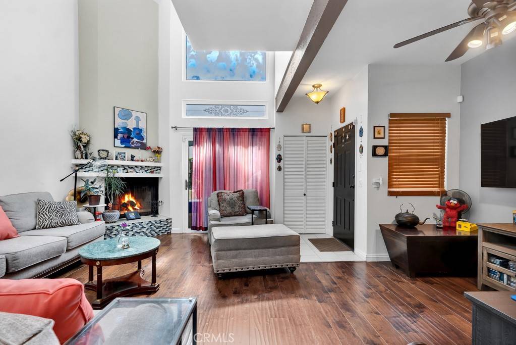 Tarzana, CA 91335,6323 Reseda BLVD #13