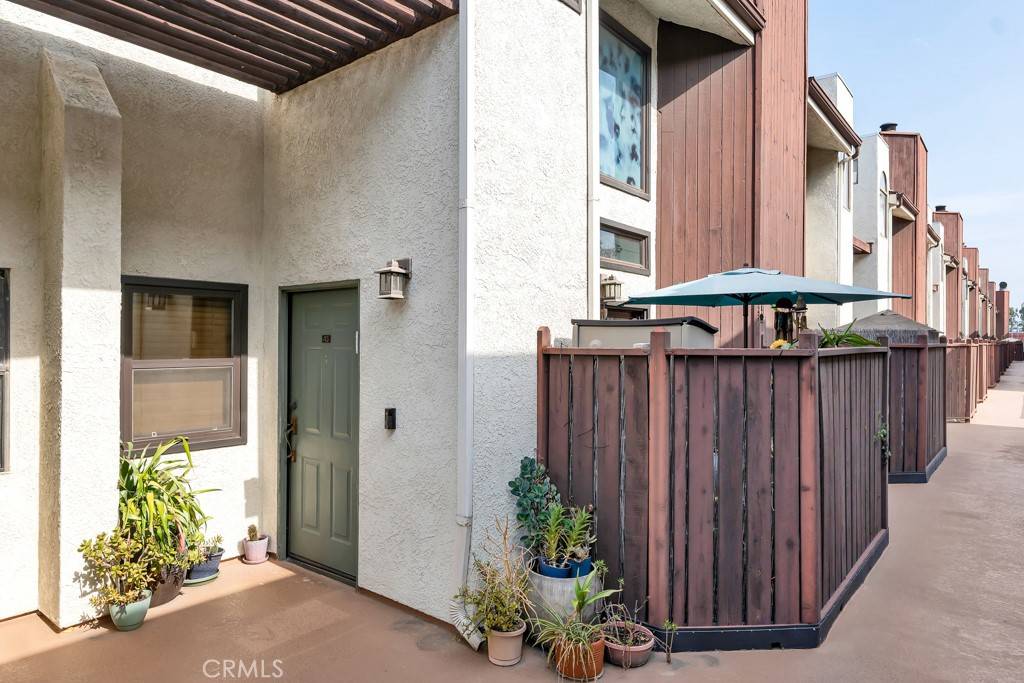 Tarzana, CA 91335,6323 Reseda BLVD #13