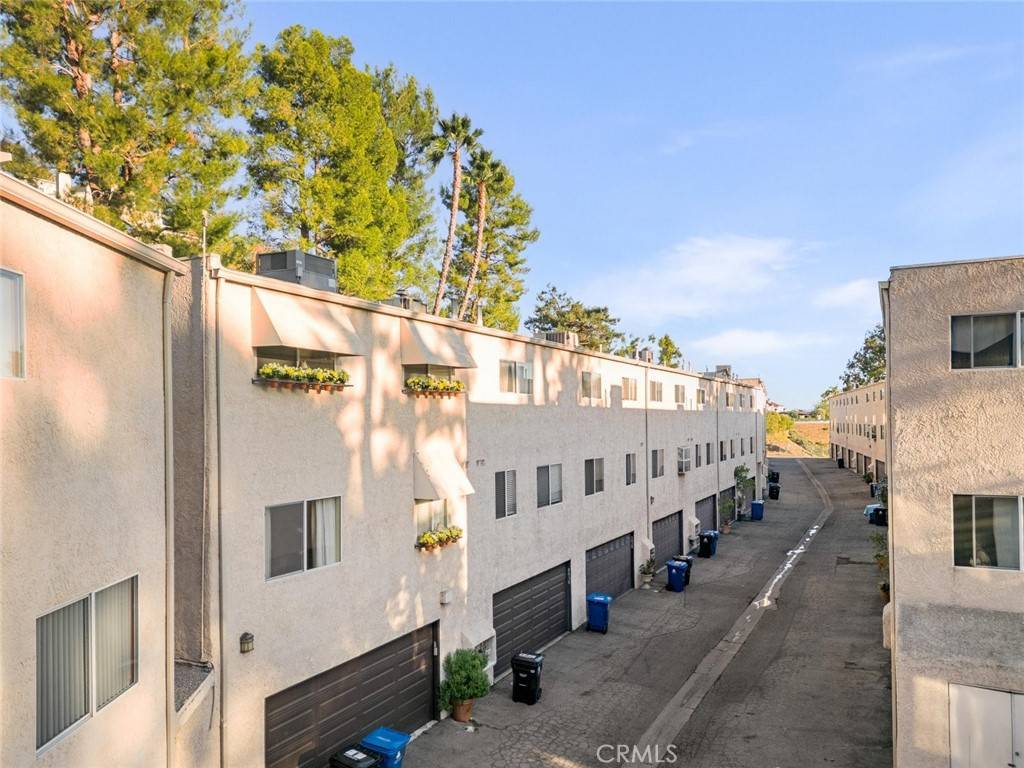 Burbank, CA 91504,8036 Via Pompeii