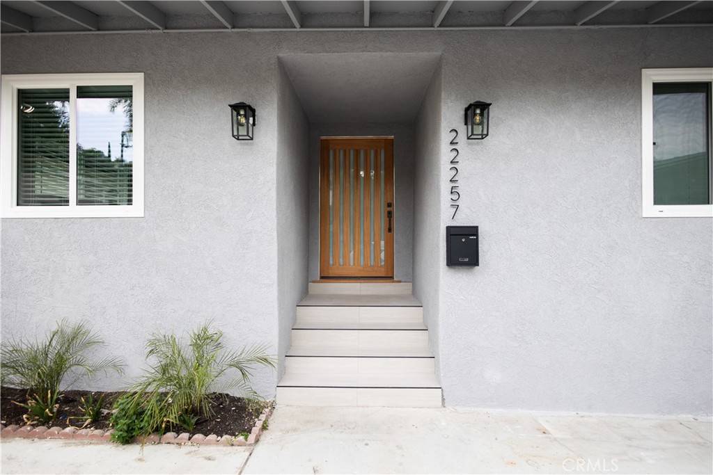 Woodland Hills, CA 91364,22257 Macfarlane DR