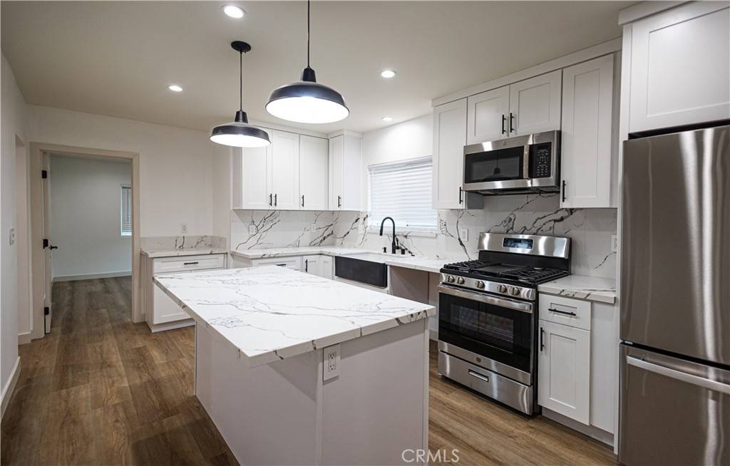 Woodland Hills, CA 91364,22257 Macfarlane DR