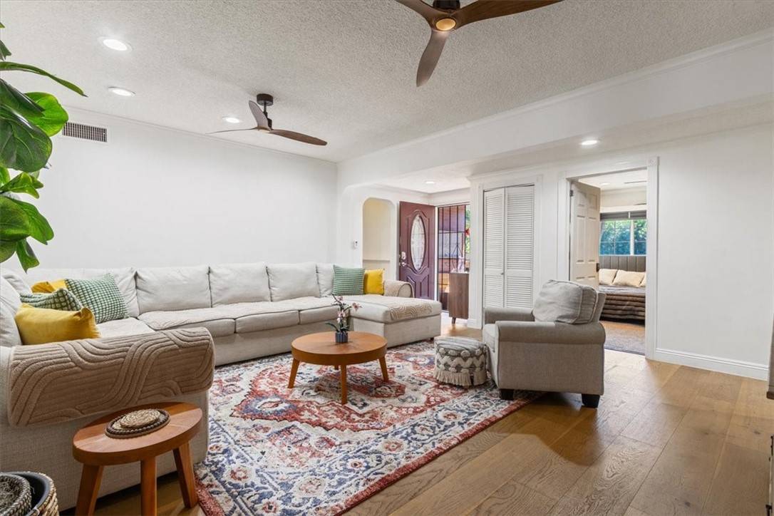 Granada Hills, CA 91344,15657 15657 Devonshire