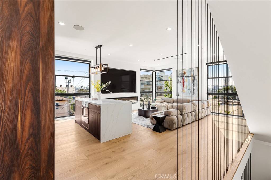 Los Angeles, CA 90066,12602 Mitchell AVE