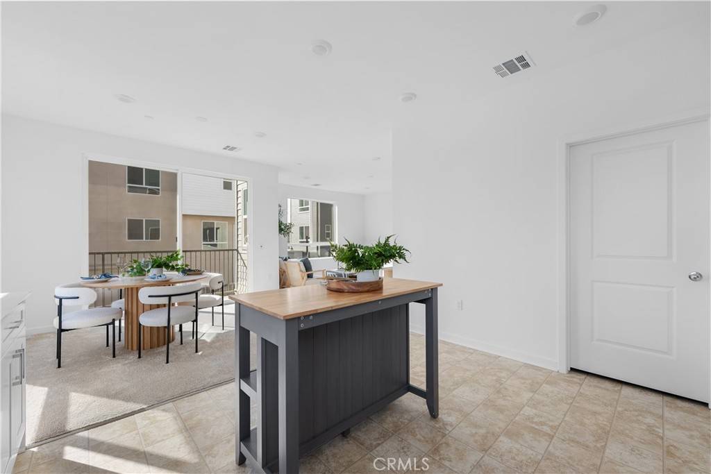 North Hills, CA 91343,9423 1/2 N Sepulveda Blvd. #2