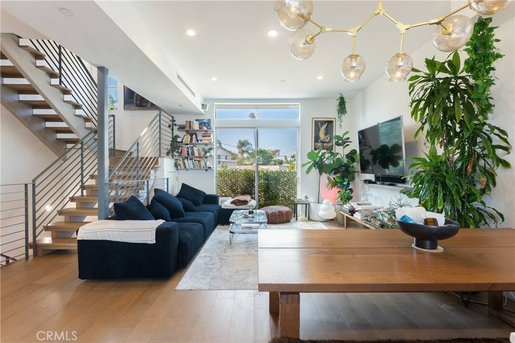 Los Angeles, CA 90034,3107 S Dakota