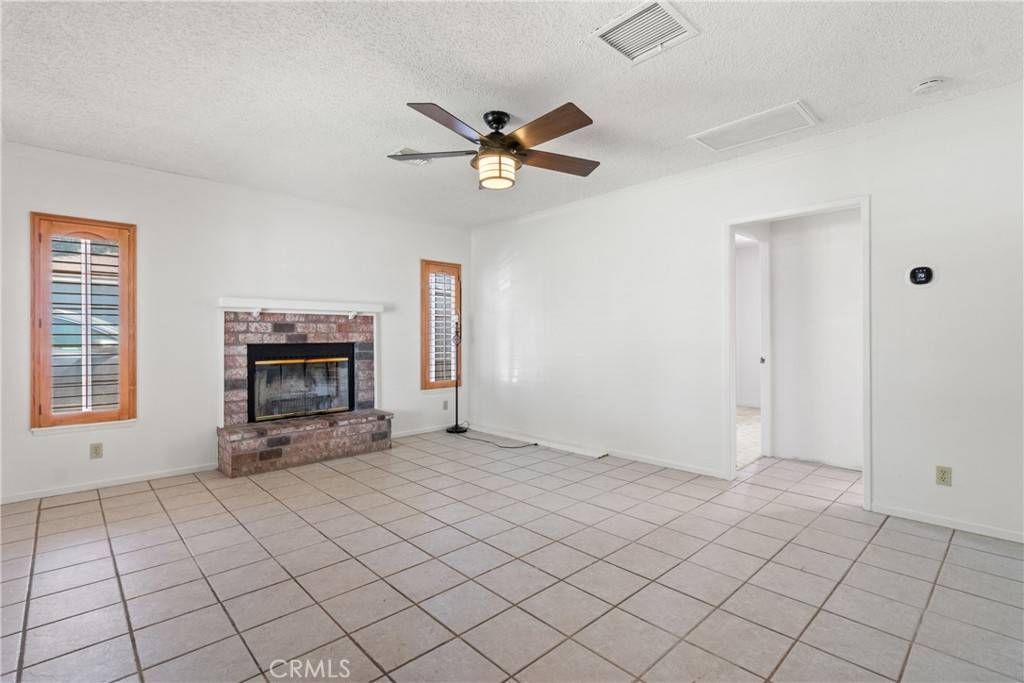 Lancaster, CA 93536,3330 W Avenue L4