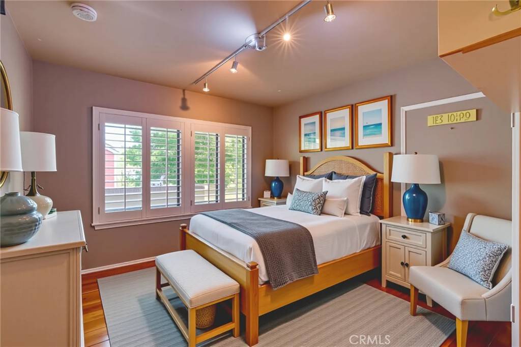 San Fernando, CA 91345,10049 Langdon