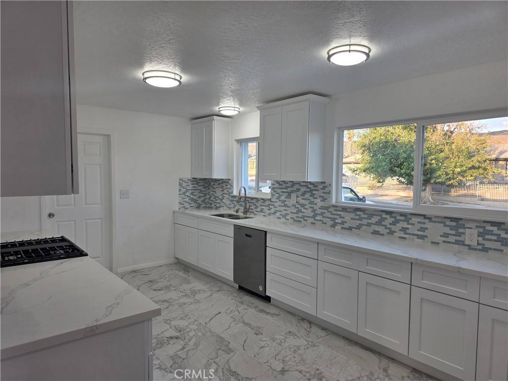 Barstow, CA 92311,37142 Camarillo