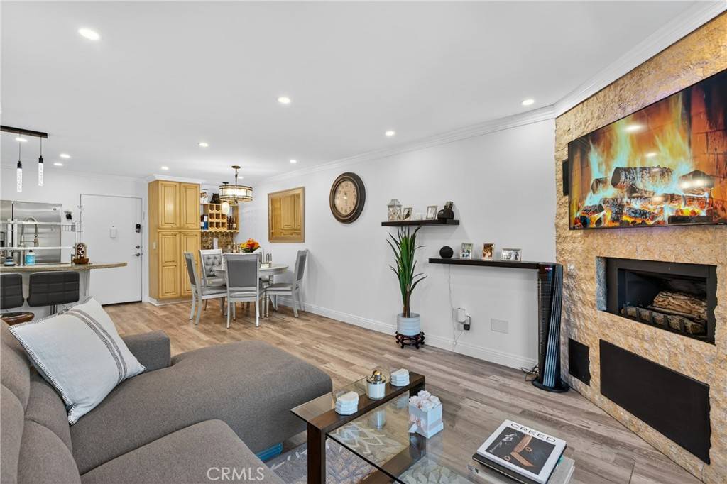 Woodland Hills, CA 91367,5550 Owensmouth #107