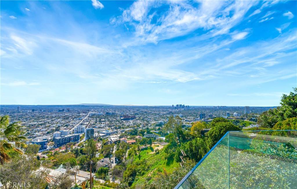 Hollywood Hills, CA 90069,8686 Franklin AVE