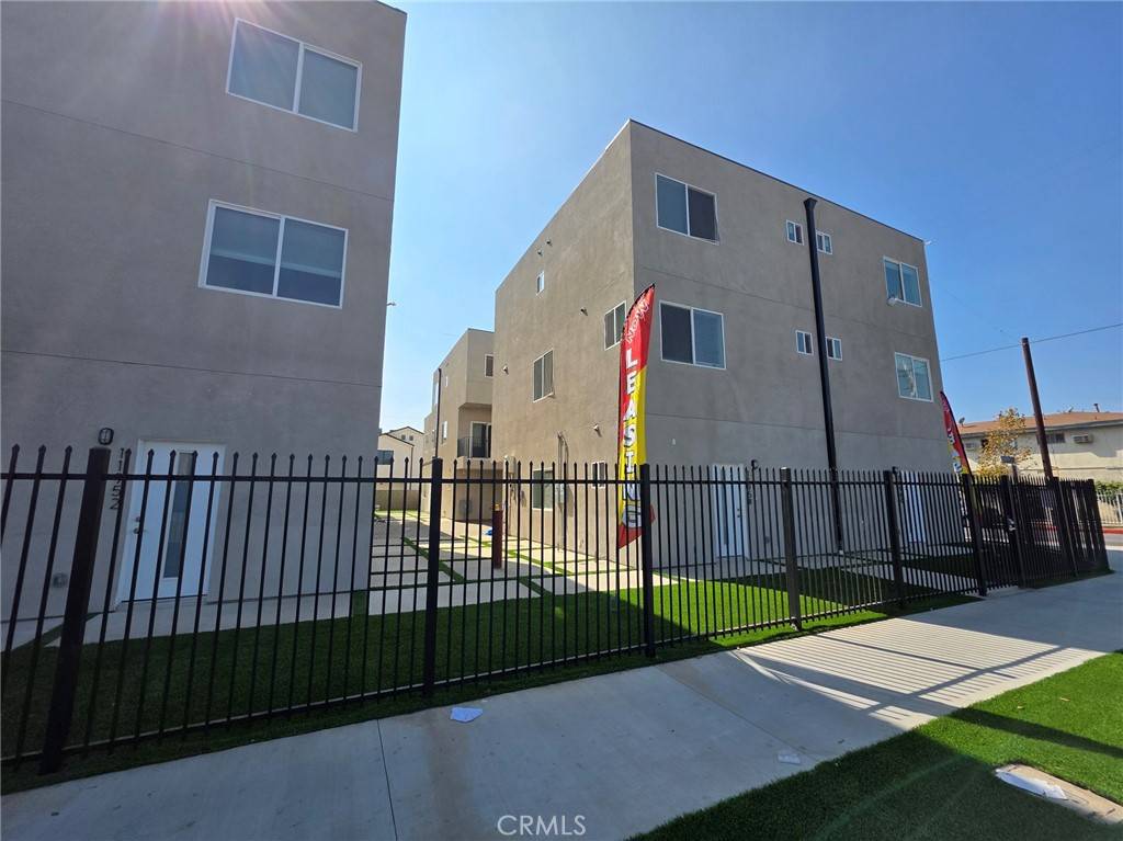 North Hollywood, CA 91605,11956 Vanowen Ave #1/2