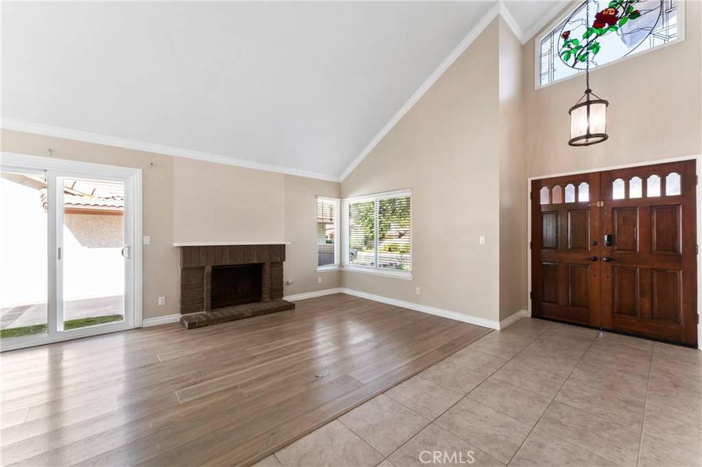 Valencia, CA 91355,25825 Via Cruz