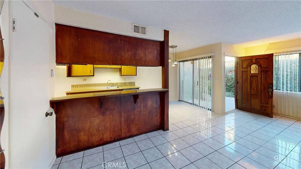 Van Nuys, CA 91406,15414 Gault