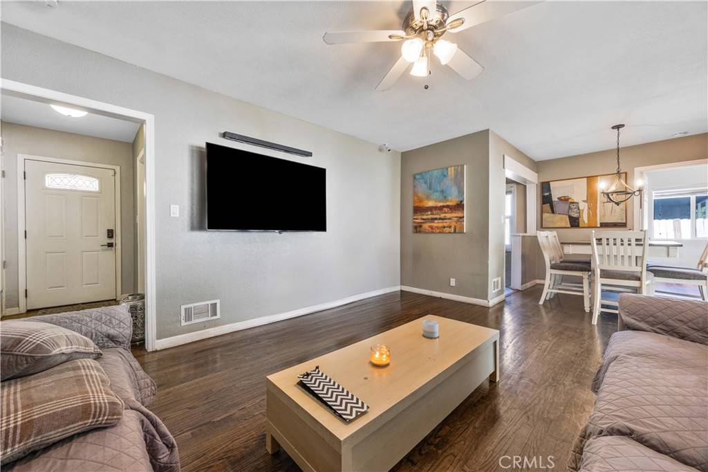 Granada Hills, CA 91344,15709 Devonshire ST