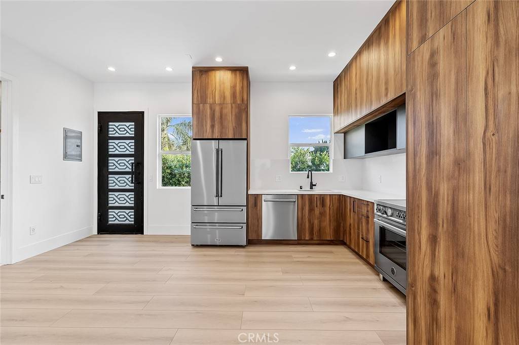 Northridge, CA 91325,17175 Rayen ST