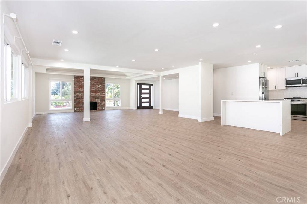 West Hills, CA 91307,6419 Valley Circle