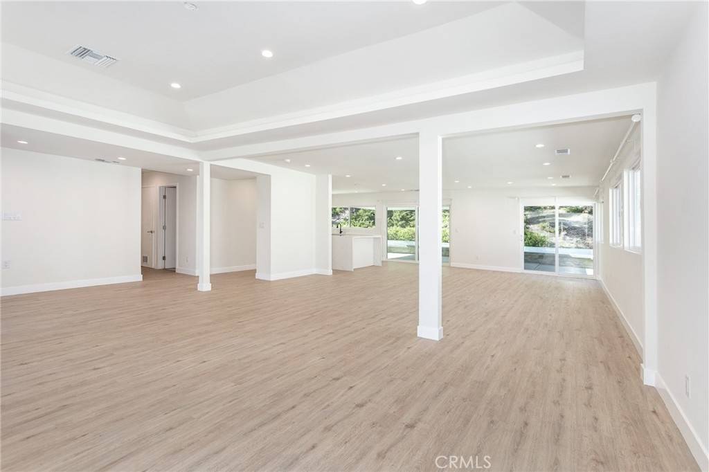 West Hills, CA 91307,6419 Valley Circle