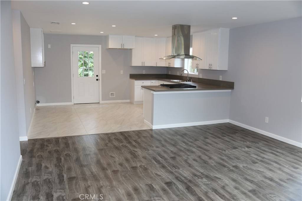 Canoga Park, CA 91303,7419 Alabama AVE