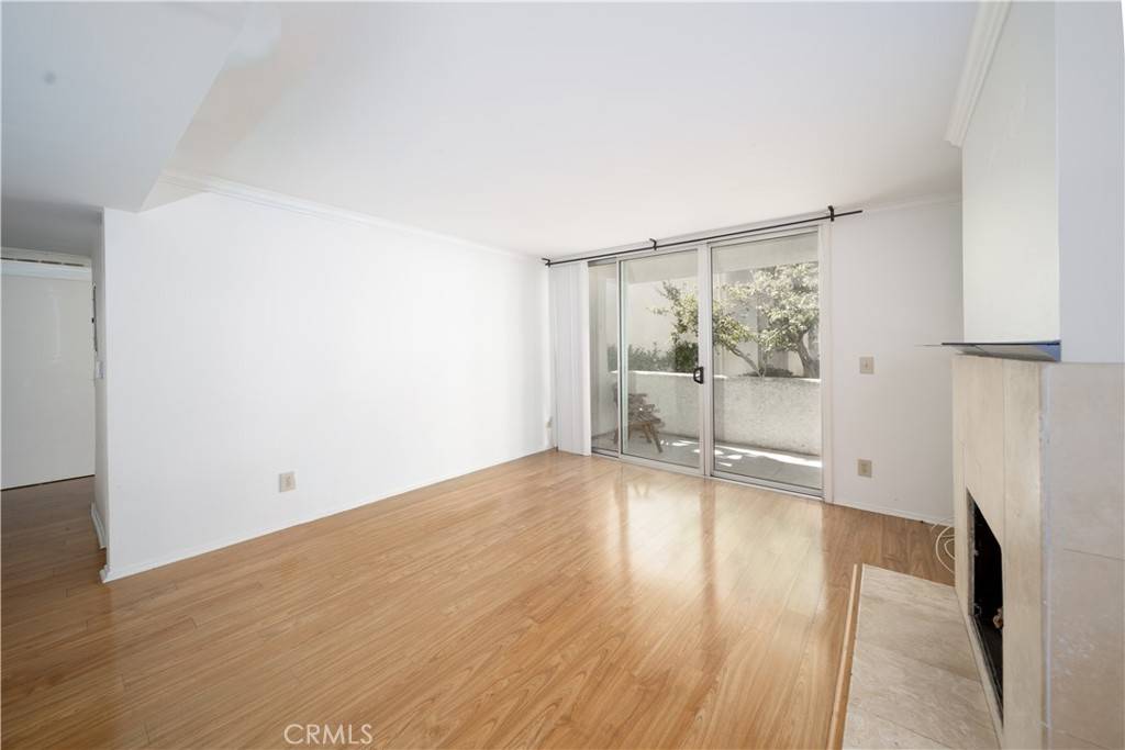 Encino, CA 91316,5325 Newcastle #108