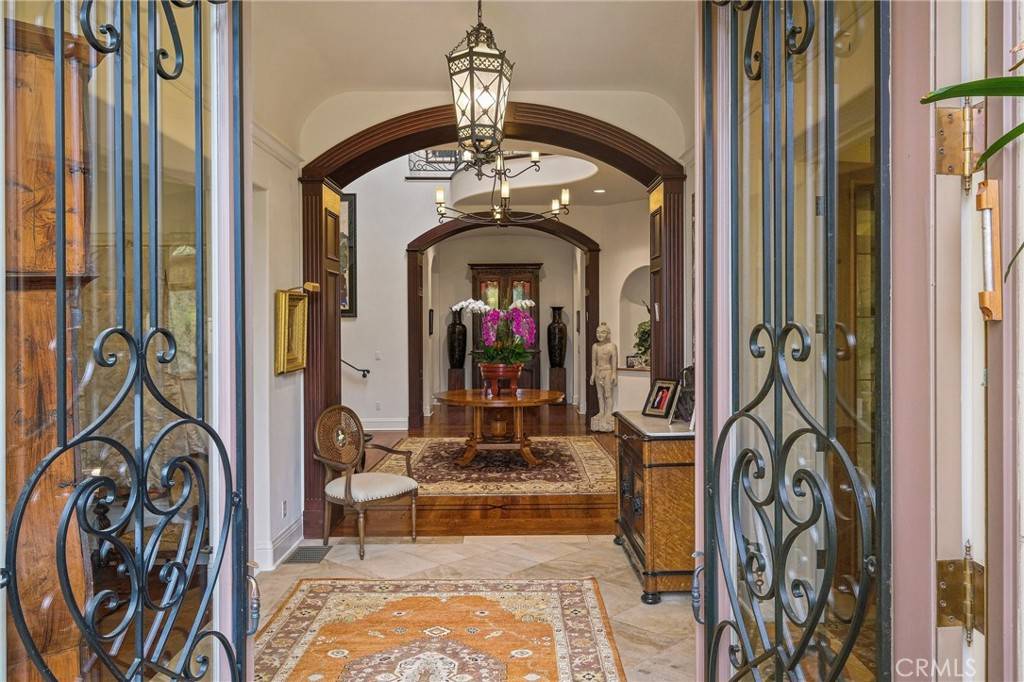 Beverly Hills, CA 90210,14151 Beresford RD