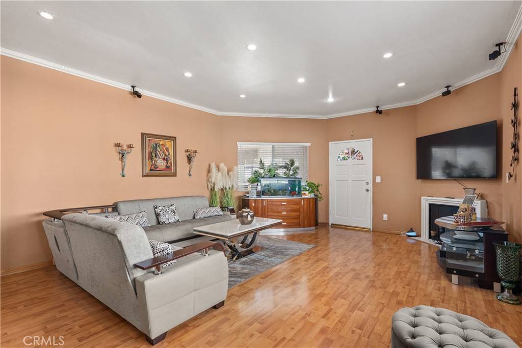 Burbank, CA 91501,620 N 6th ST #106