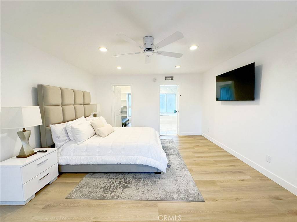 Sherman Oaks, CA 91401,5255 Coldwater Canyon #D