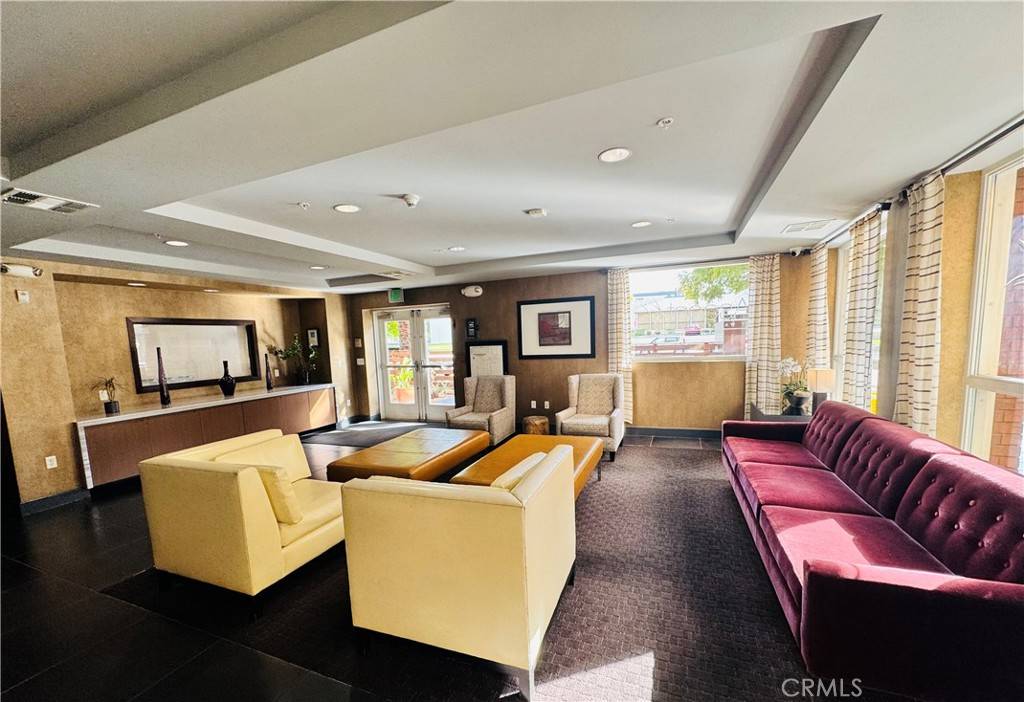 Woodland Hills, CA 91367,21301 Erwin ST #402