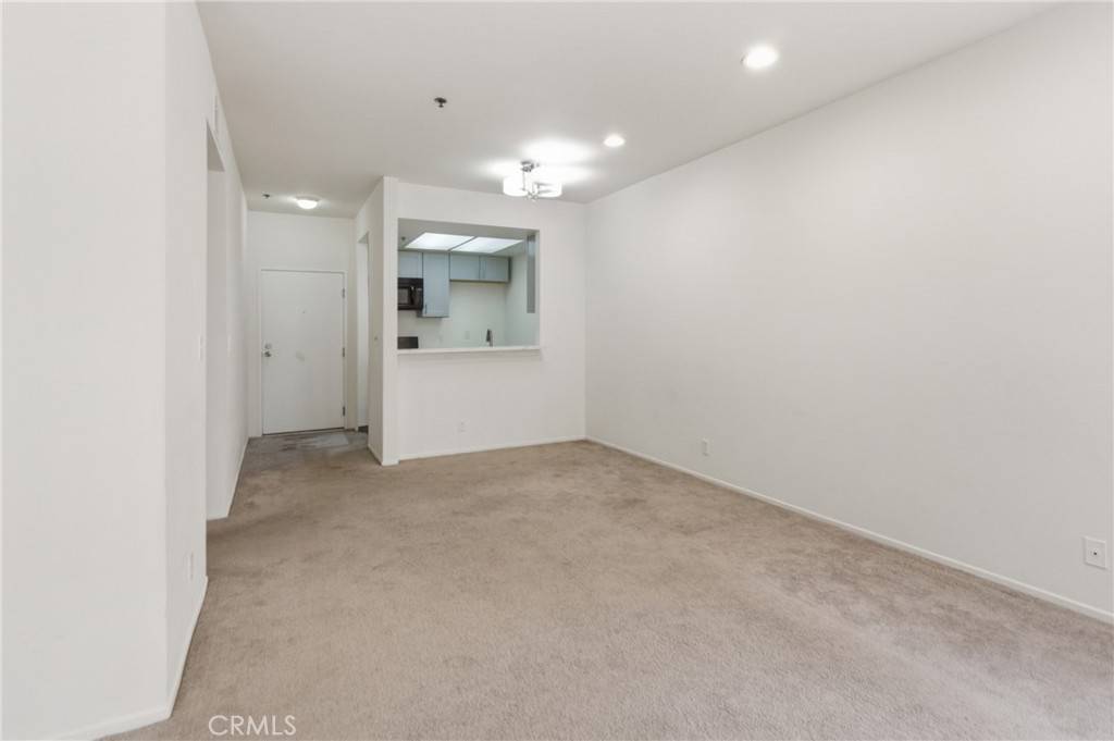 Reseda, CA 91335,19350 Sherman Way #125