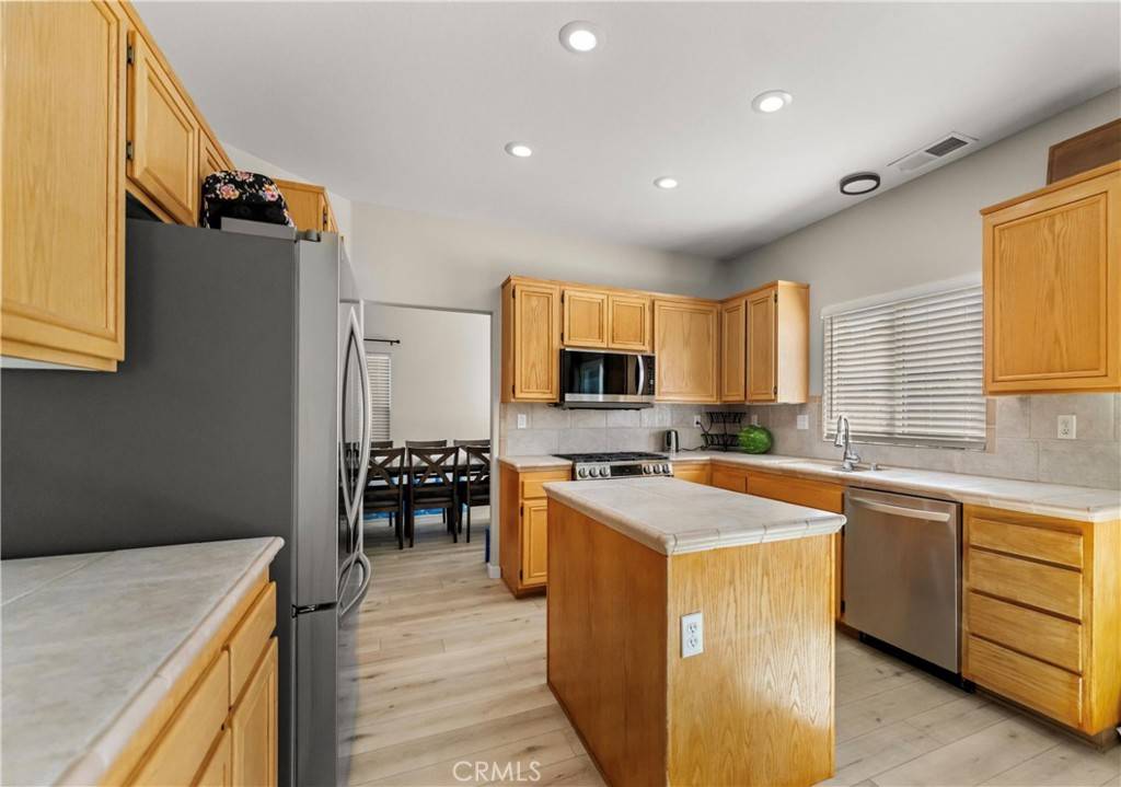 Lancaster, CA 93536,2824 Legends