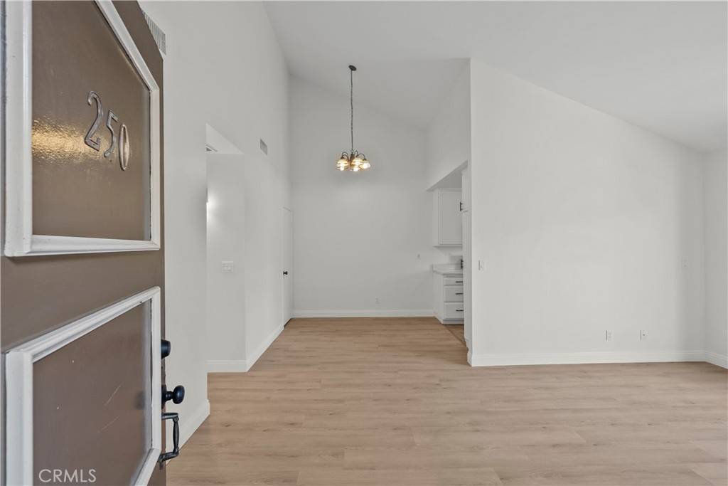 Canyon Country, CA 91387,27279 Sarabande LN #250