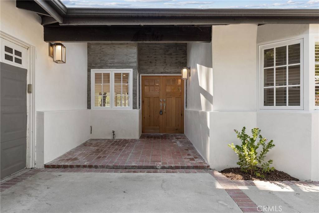 Woodland Hills, CA 91367,23312 Ostronic