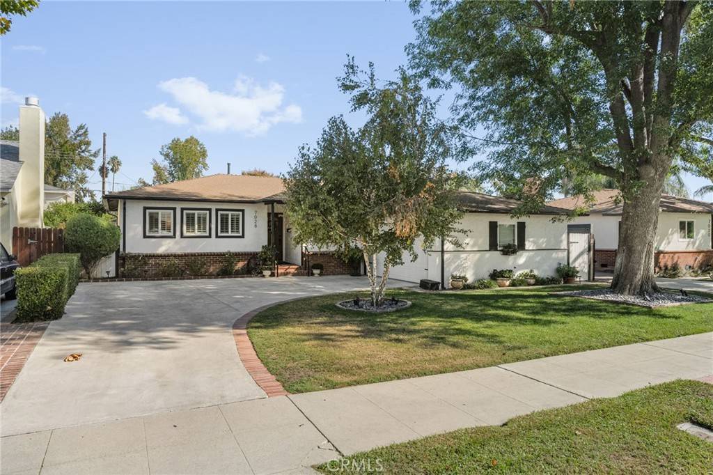 Lake Balboa, CA 91406,7028 Encino