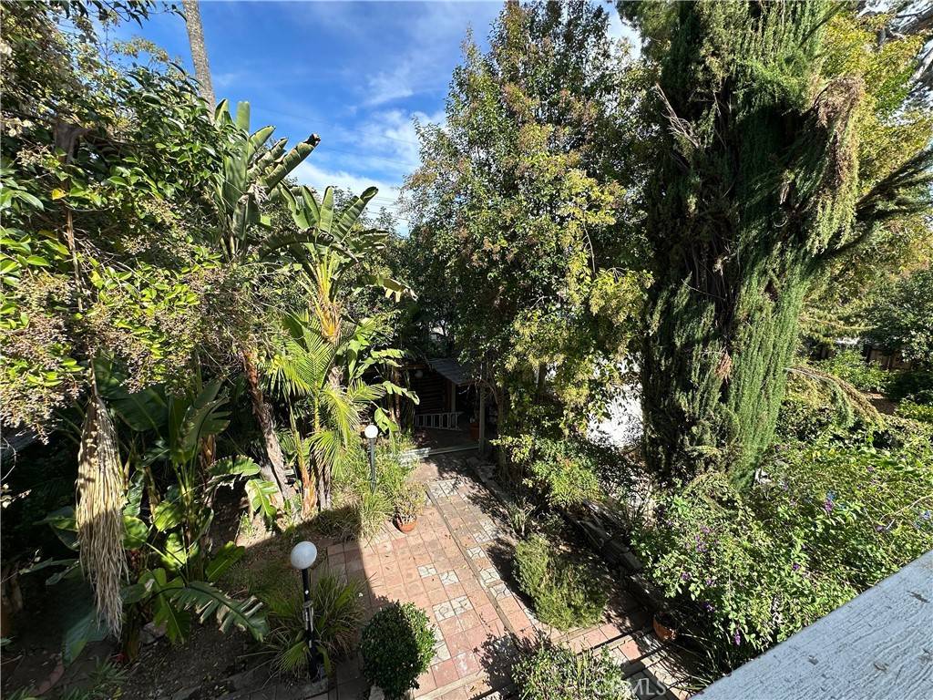 Woodland Hills, CA 91364,22037 Ybarra