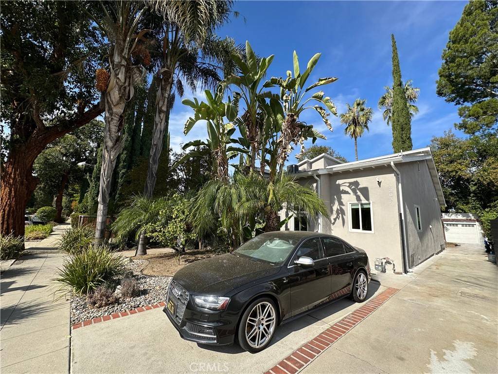 Woodland Hills, CA 91364,22037 Ybarra