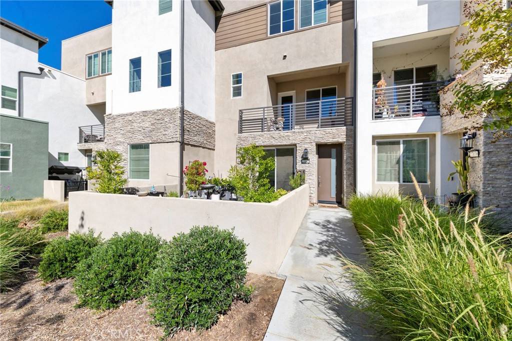 Valencia, CA 91381,27040 Painted Sky Way