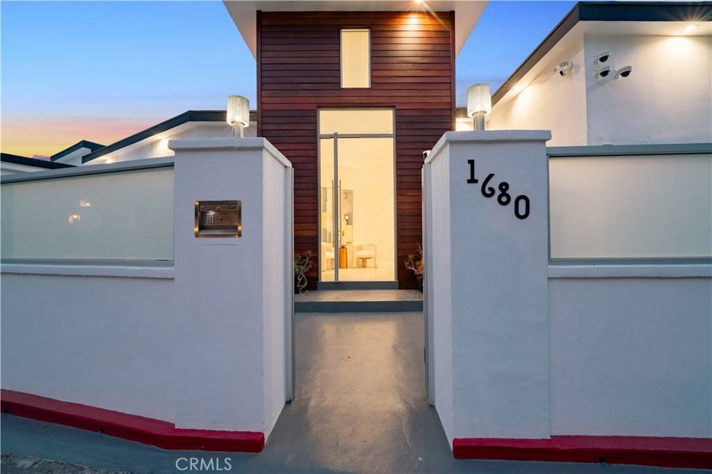 Beverly Hills, CA 90210,1680 Summitridge DR