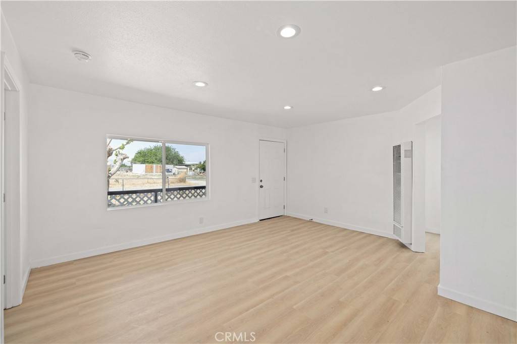 Littlerock, CA 93543,35328 80th E