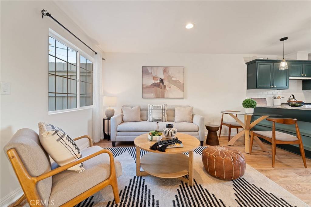 Los Angeles, CA 90026,1637 Alvarado ST