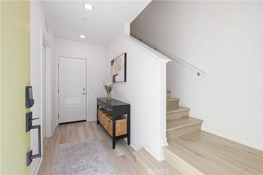 Valencia, CA 91381,26976 Tanager LN