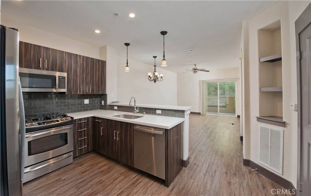 Valencia, CA 91355,24535 Town Center #6203