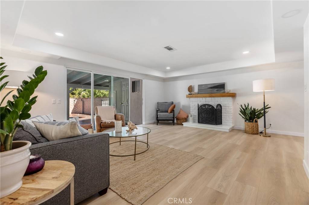 Northridge, CA 91325,17151 & 17149 W Lassen ST