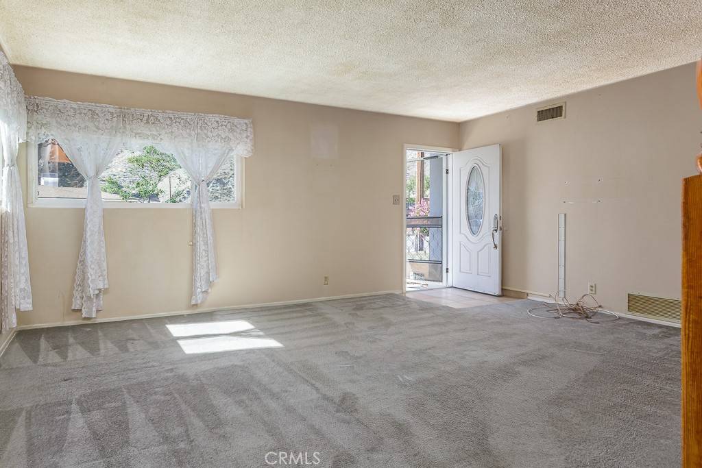 Canyon Country, CA 91387,17610 Scherzinger LN