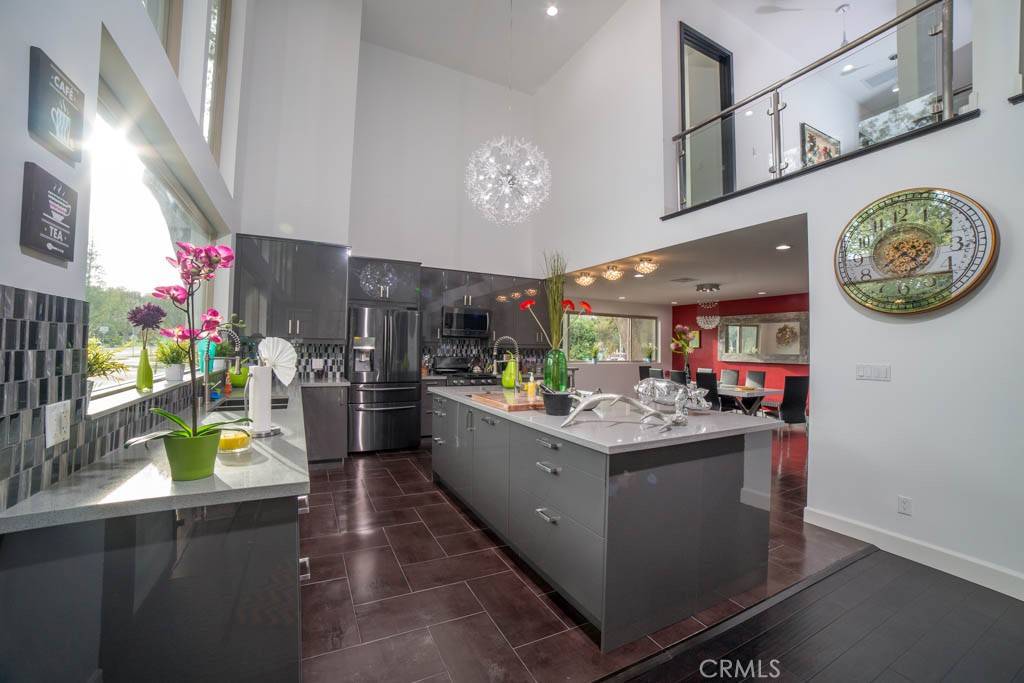 Sherman Oaks, CA 91403,15373 Valley Vista