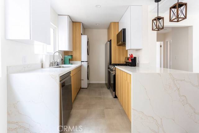 Los Angeles, CA 90066,12422 Pacific AVE #3