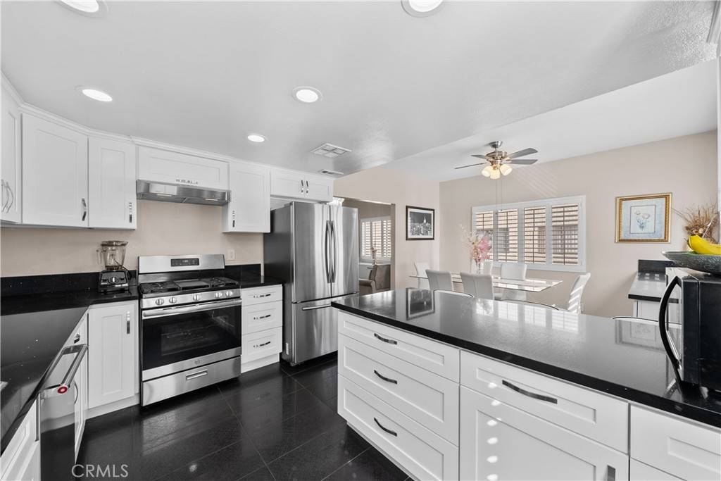 Van Nuys, CA 91405,15053 Sherman Way #A