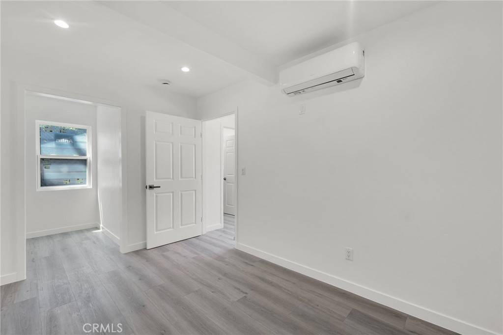 Los Angeles, CA 90016,2621 Vineyard AVE