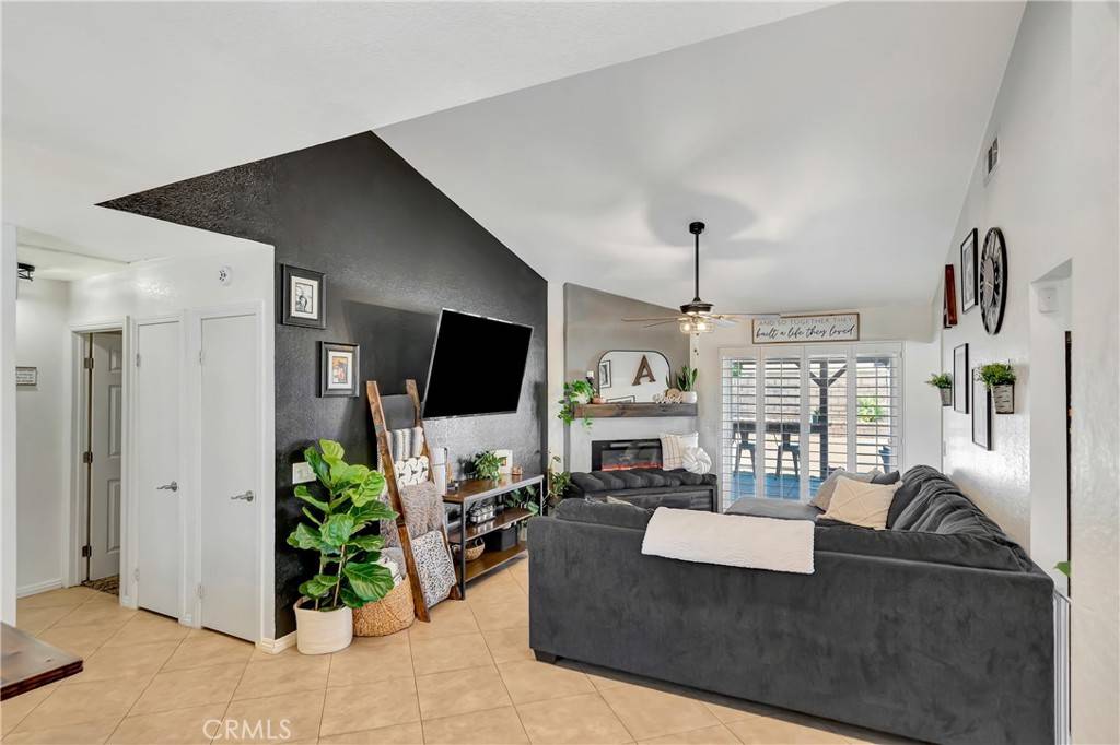 Lancaster, CA 93534,43157 18th W