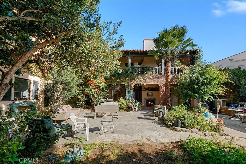 Los Angeles, CA 90036,819 S Curson AVE