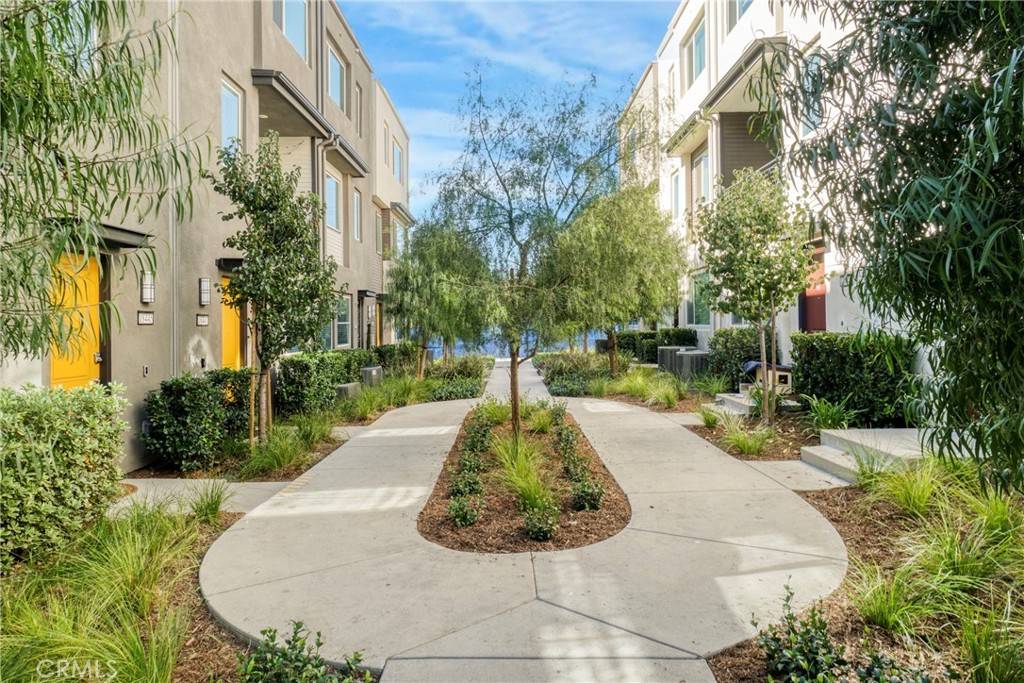 Northridge, CA 91325,18447 W Mural