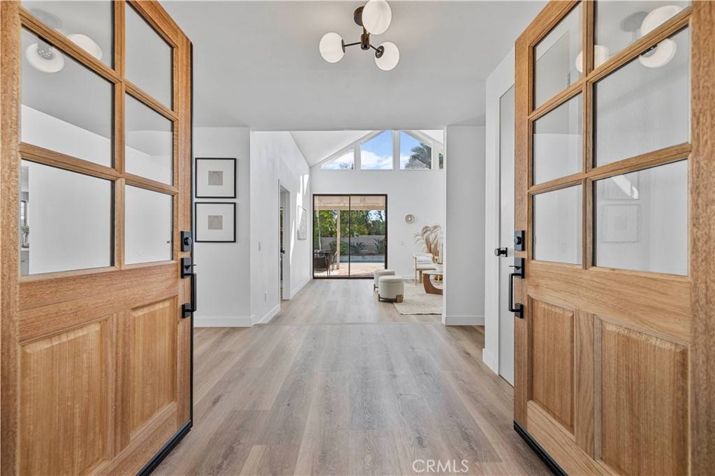 Chatsworth, CA 91311,21108 Mayall